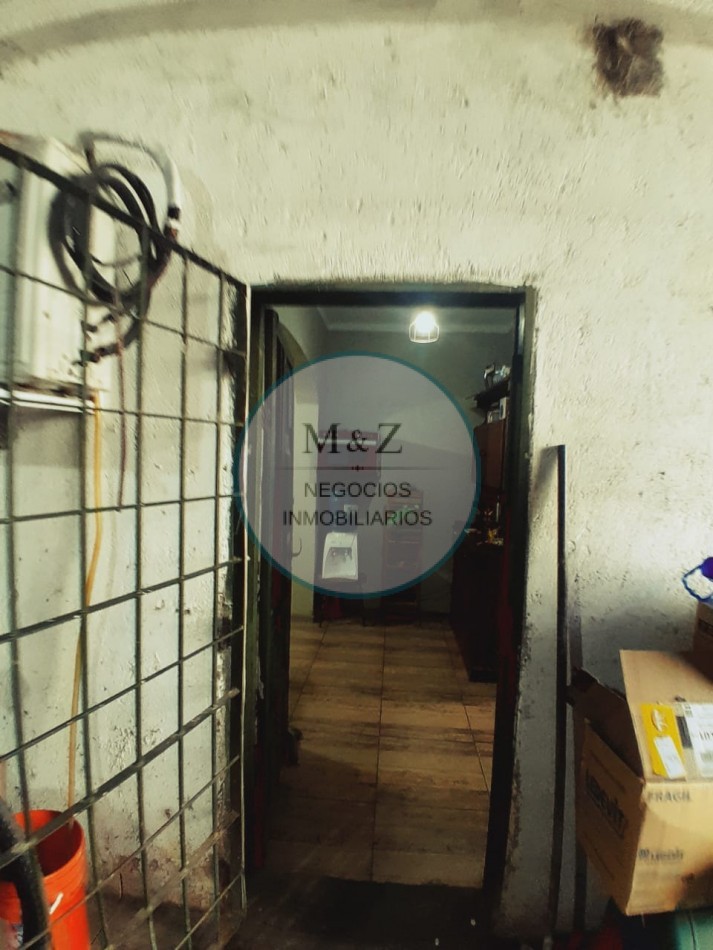 VENDE CASA ESQUINA CON GALPON Y DEPARTAMENTO