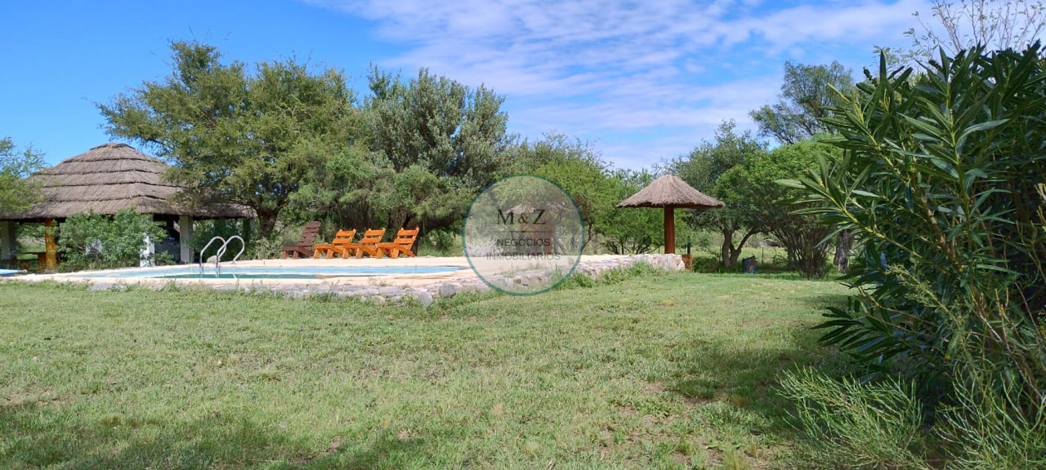 VENDE CASA Y 4 CABAÑAS EN SIERRAS MARIANAS VILLA DE LA QUEBRADA