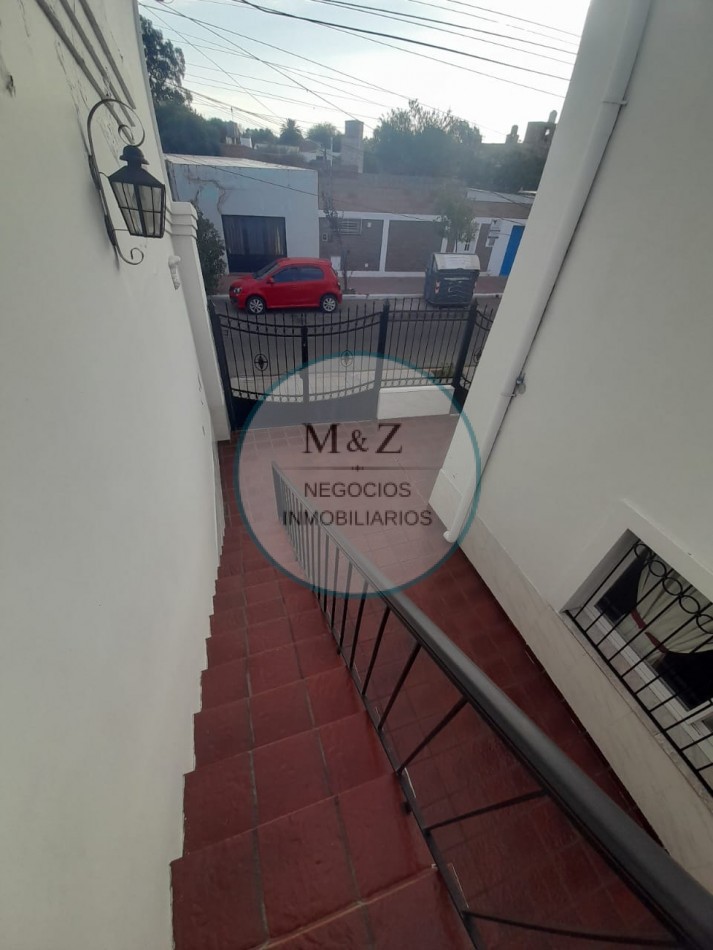 VENDE CASA DE 2 PLANTAS CENTRO SAN LUIS