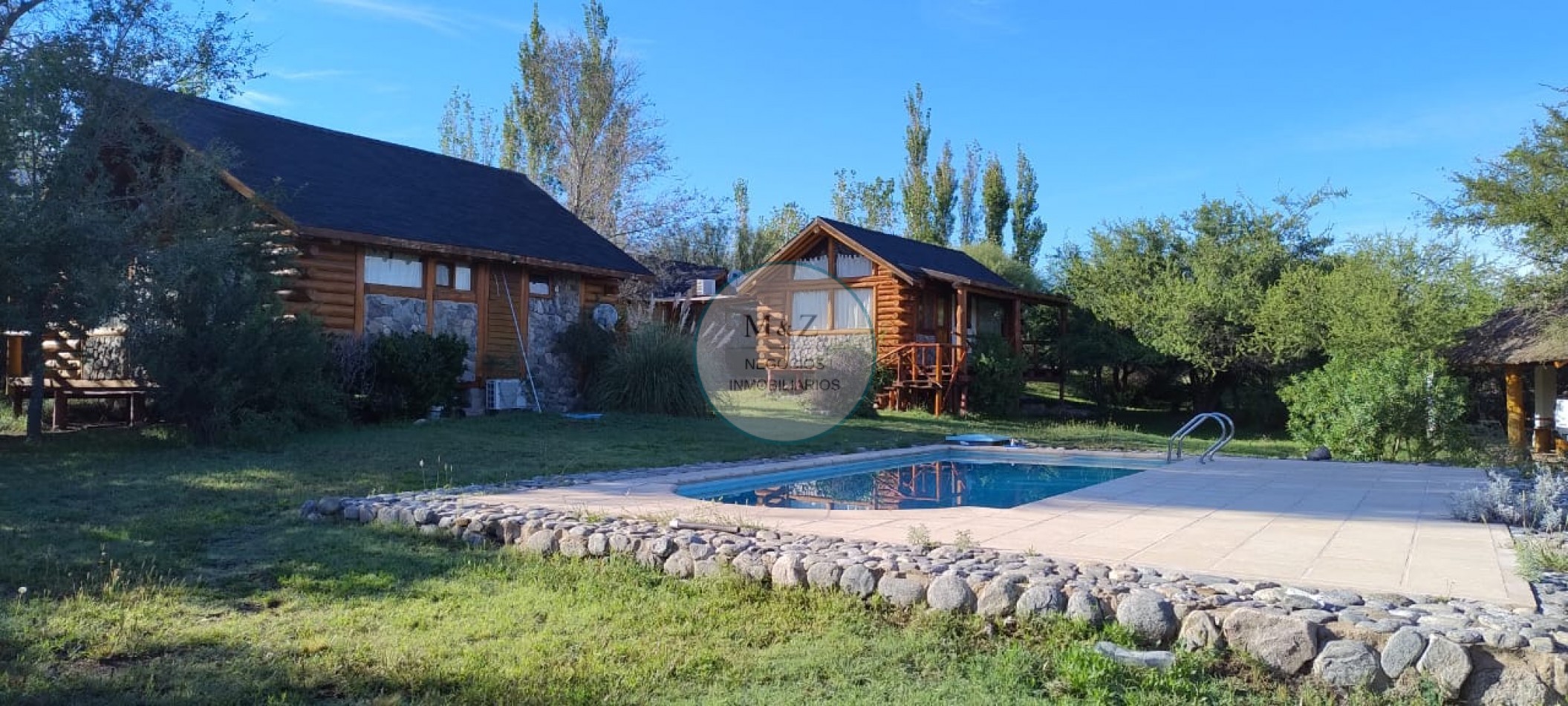 VENDE CASA Y 4 CABAÑAS EN SIERRAS MARIANAS VILLA DE LA QUEBRADA