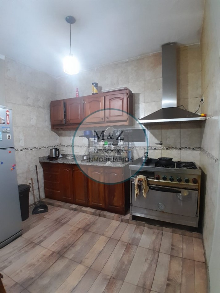 VENDE CASA ESQUINA CON GALPON Y DEPARTAMENTO