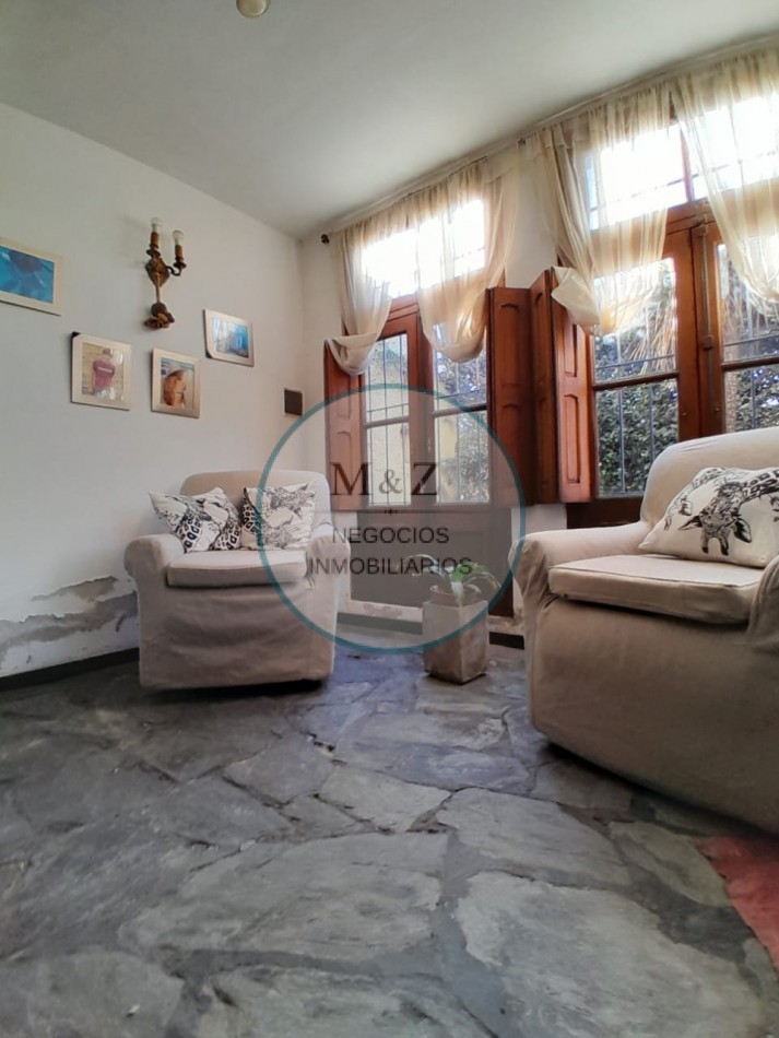 VENDE CASA CON QUINCHO 