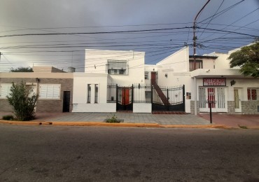VENDE CASA DE 2 PLANTAS CENTRO SAN LUIS