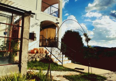 VENDE POSADA EN EL VOLCAN